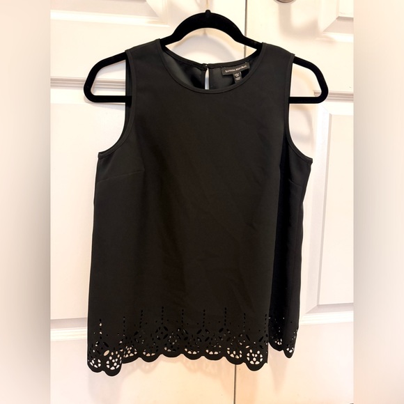 BNWT Banana Republic tank blouse with laser cut-outs. Size XS - Picture 1 of 3